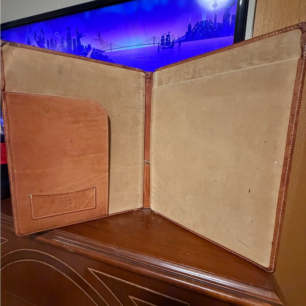 Elegant Tan Leather Portfolio